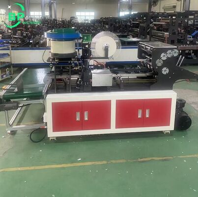 Machine à enveloppes Kraft Clasp bp001 avec perforation et insertion d'attache métallique pour différents formats de papier kraft.