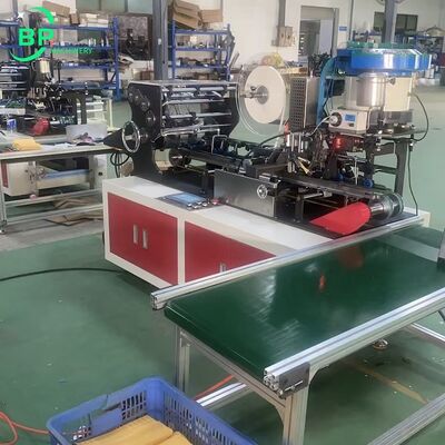 Machine à enveloppes Kraft Clasp bp001 avec perforation et insertion d'attache métallique pour différents formats de papier kraft.