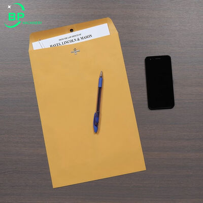 Machine à enveloppes Kraft Clasp bp001 avec perforation et insertion d'attache métallique pour différents formats de papier kraft.