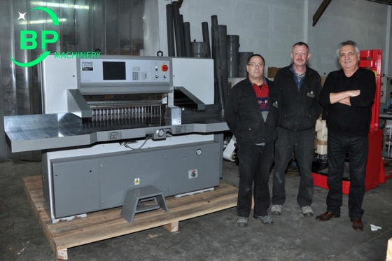 La publication périodique de papier de haute qualité de la guillotine K usine le coupeur /paper de /Paper coupant QZYK115